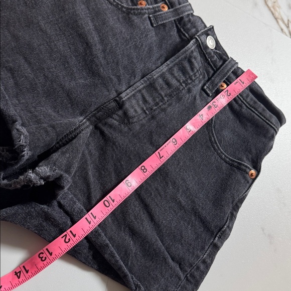 Levi’s 501 Ribcage Short Cut Off Distressed size 24 Black Jean Logo retro trendy - Picture 5 of 8